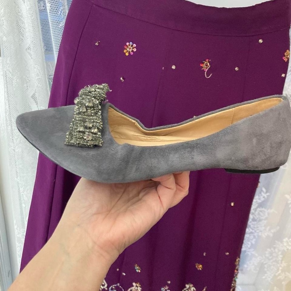 Grey suede flat shoes with bow Rhinestone detail 9.5 Annie - Picture 4 of 6